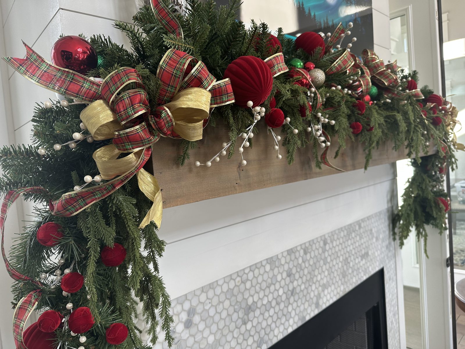 Holiday decorating by Blue Heron Home Interiors — photo 22