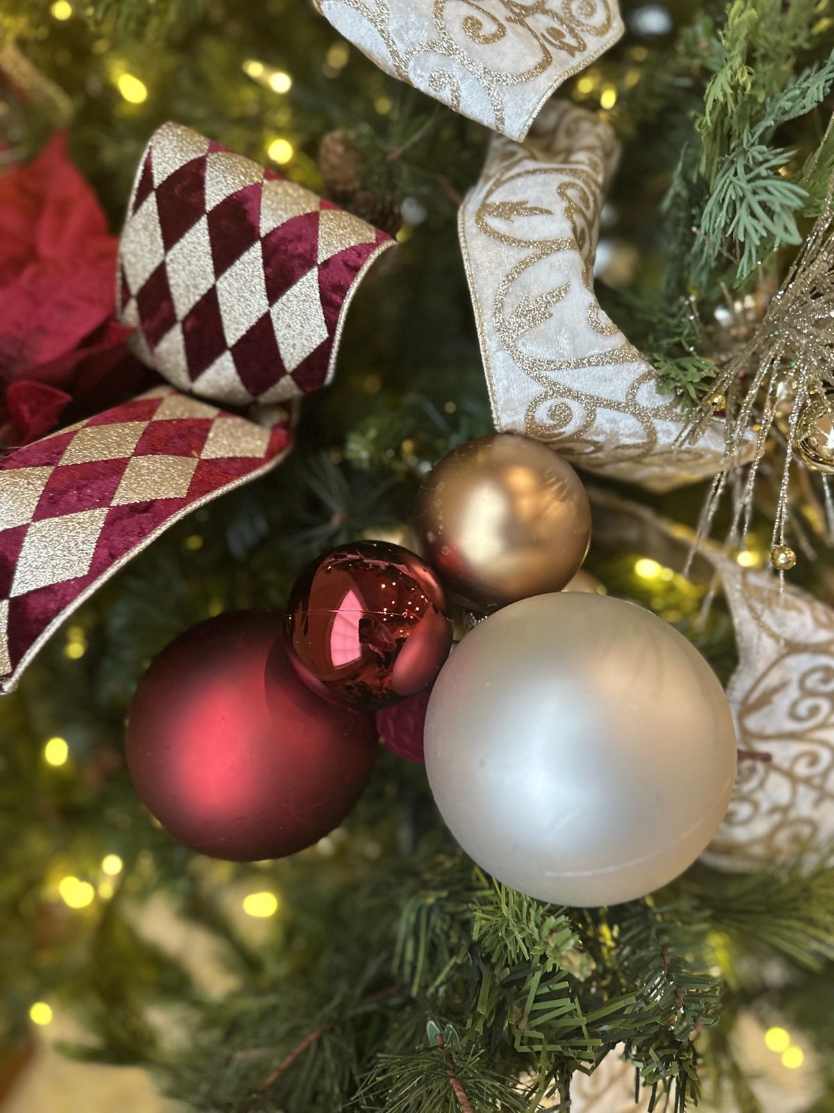 Holiday decorating by Blue Heron Home Interiors — photo 1