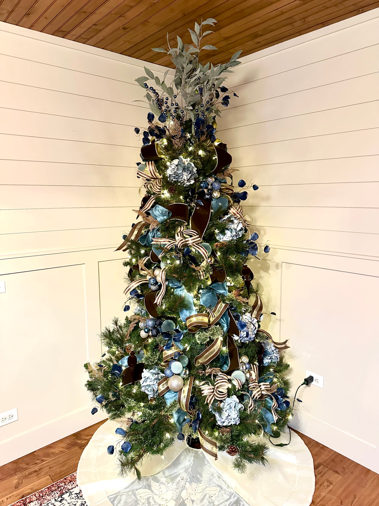 Holiday decorating by Blue Heron Home Interiors — photo 4