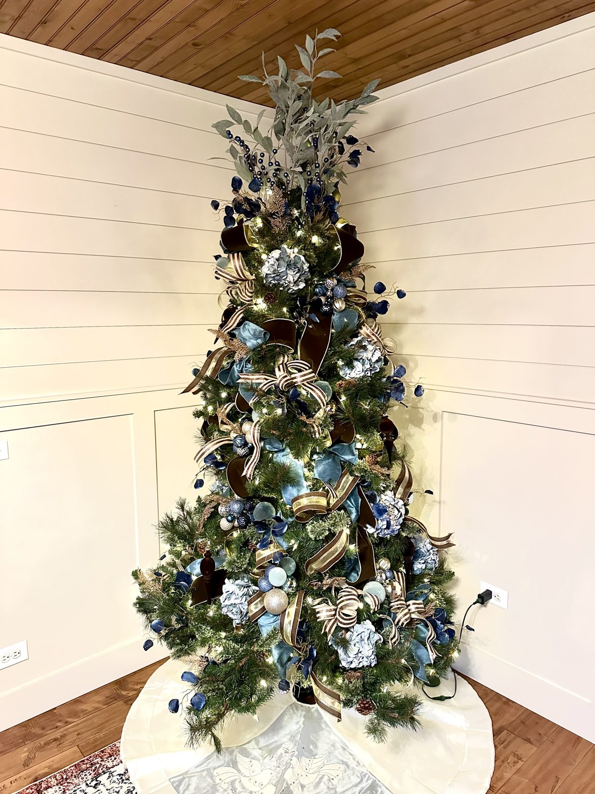 Holiday decorating by Blue Heron Home Interiors — photo 29