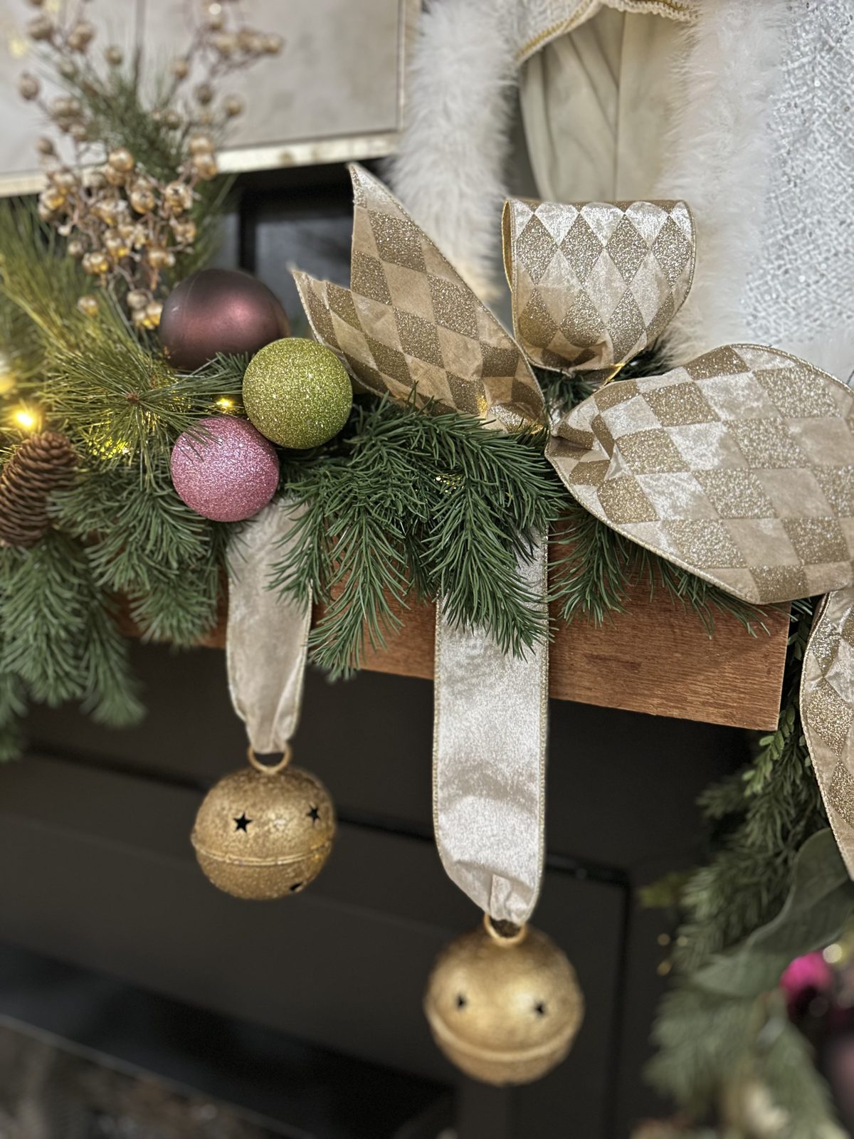 Holiday decorating by Blue Heron Home Interiors — photo 9