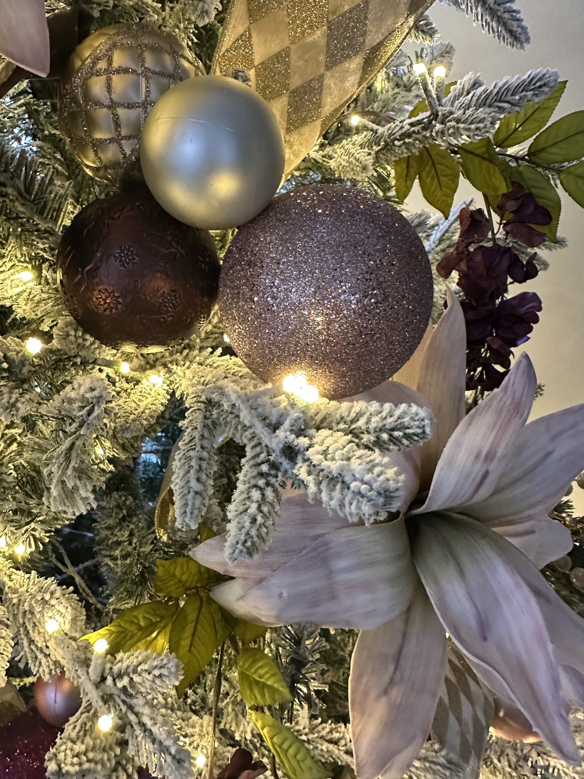 Holiday decorating by Blue Heron Home Interiors — photo 30